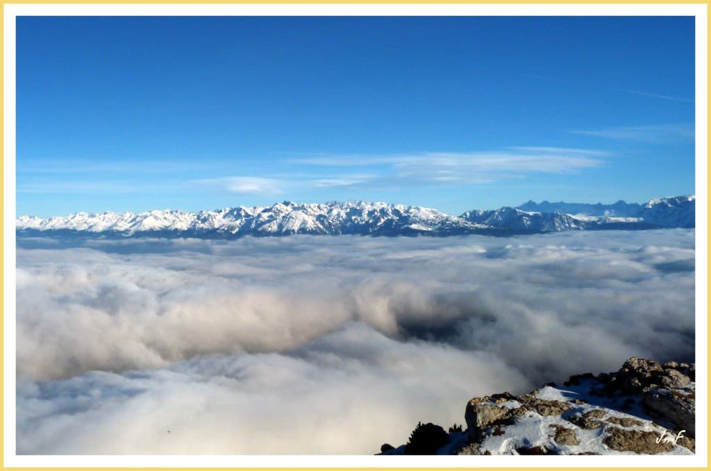 Vue sur Belledonne et l'Oisans