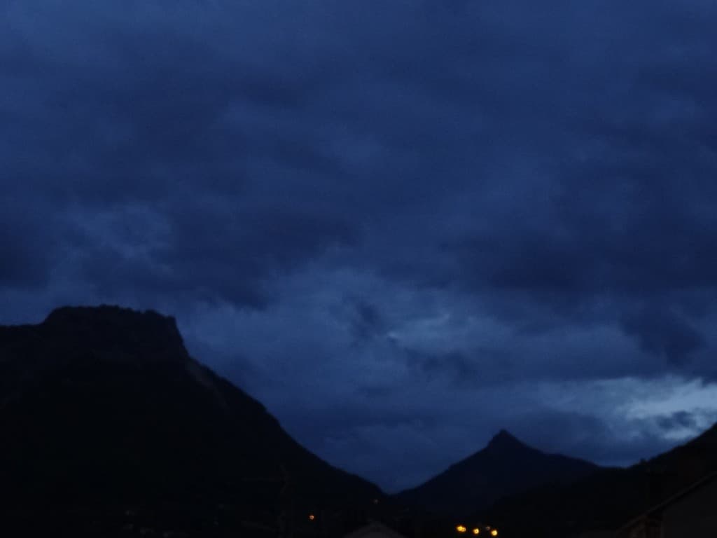 21h00