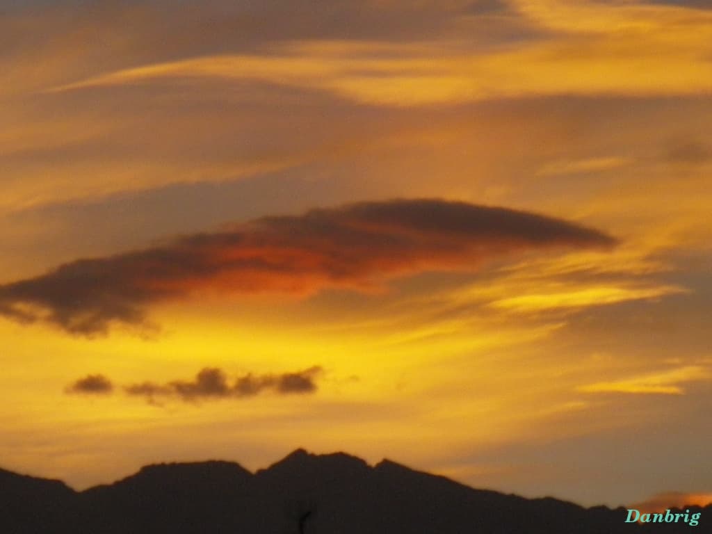 Aurore de feu sur Belledonne