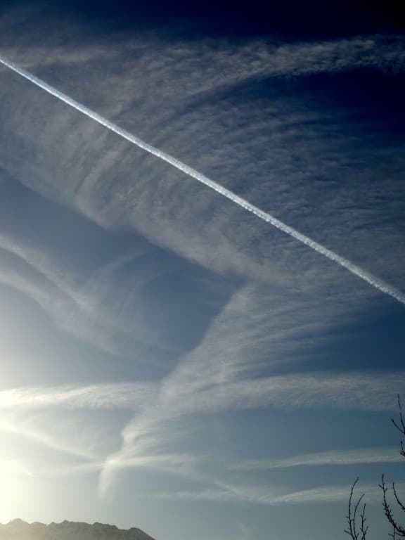 BELLE GEOMETRIE DANS LE CIEL