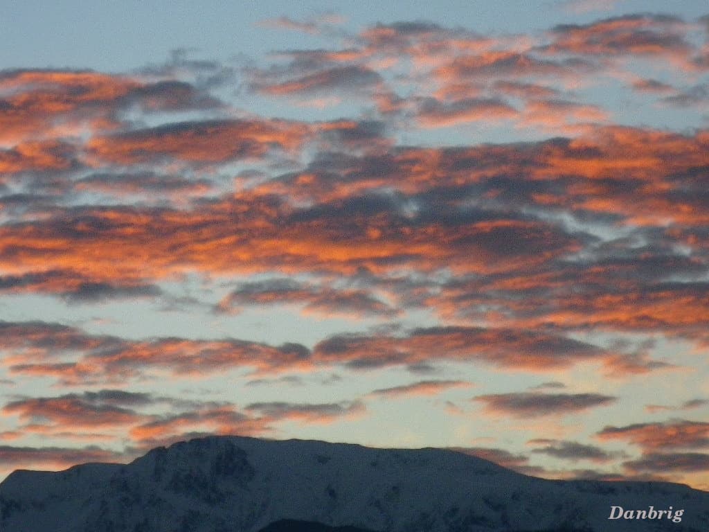 Ciel embrasé par le lever du soleil !