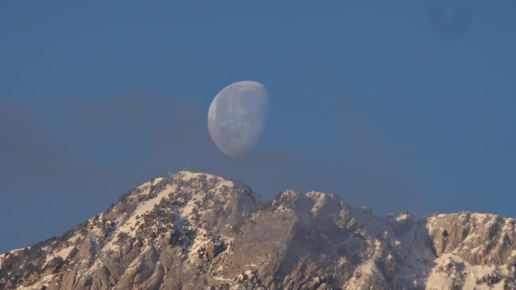 coucher de lune sur le vercors