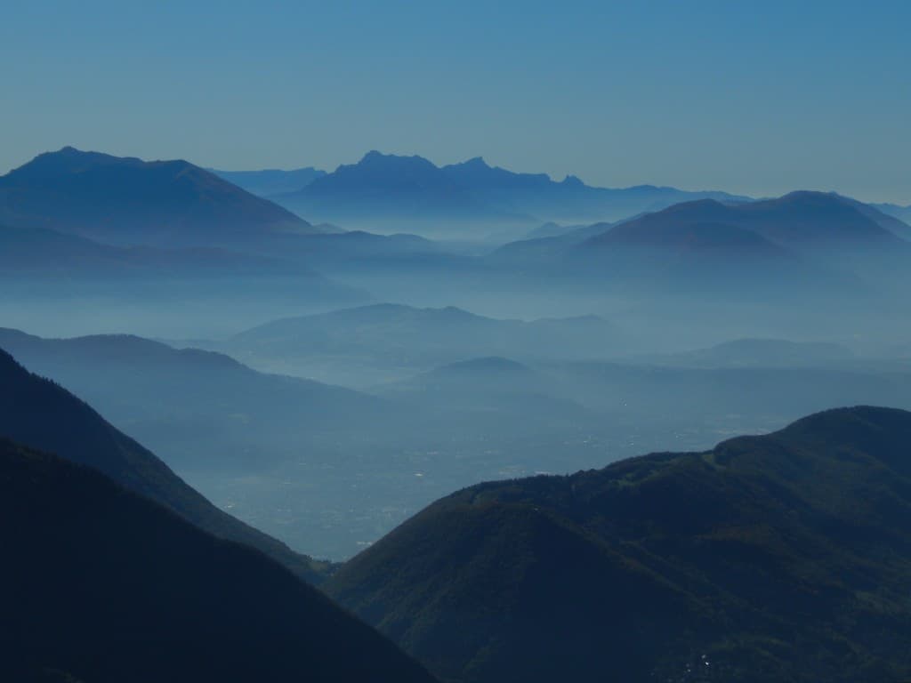 Grenoble cachée sous les nuages