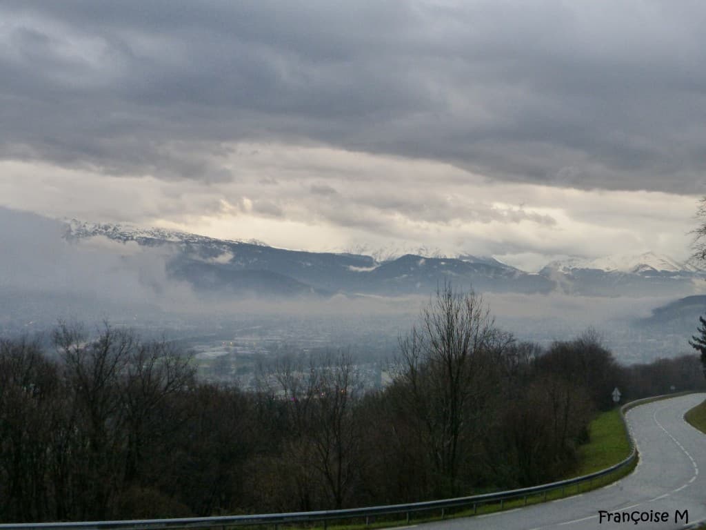Grenoble sous les nuages