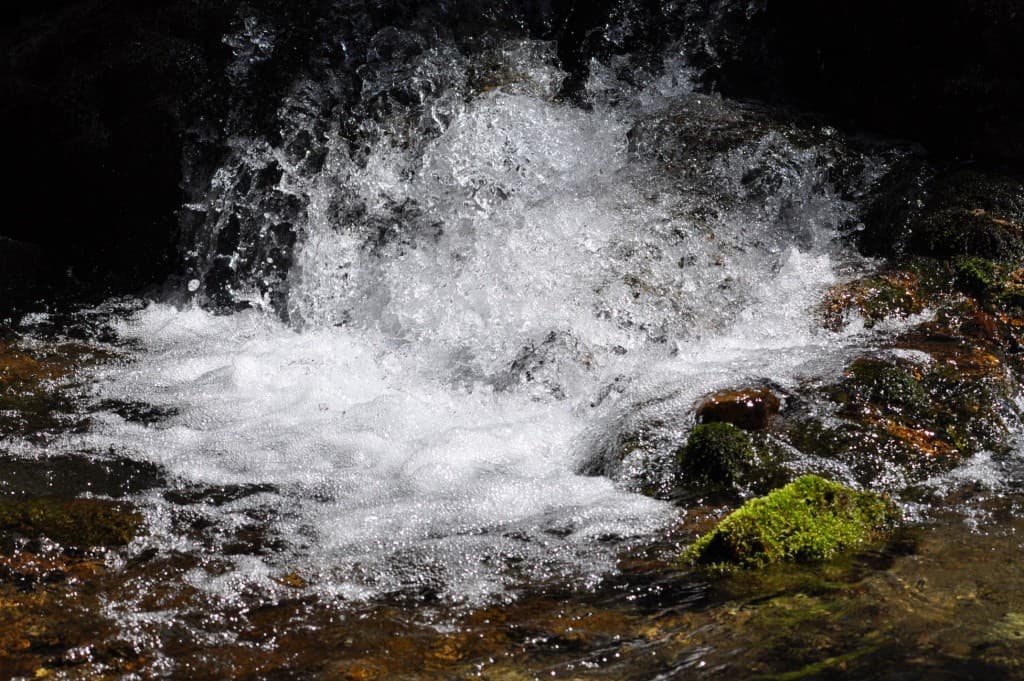 Jeu...de l'eau de montagne!!!!
