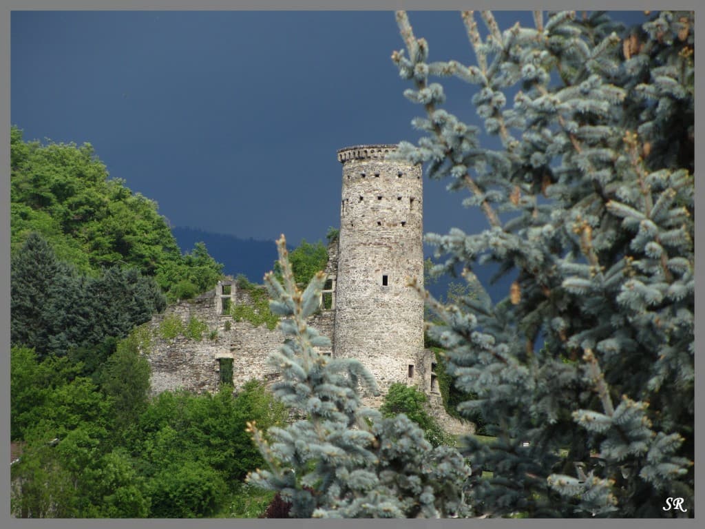 La tour, prends garde