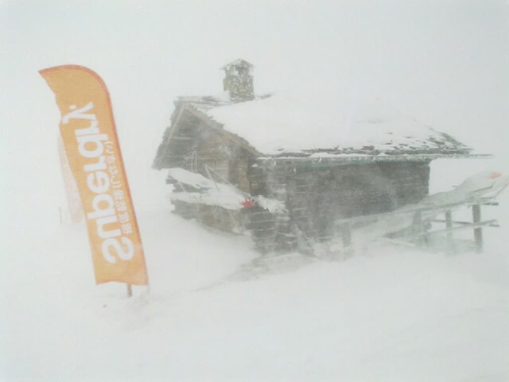 Chalet d'altitude dans la tempête
