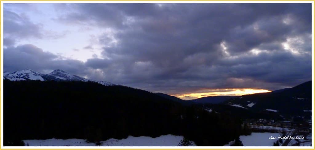 ciel assez chargé en soirée