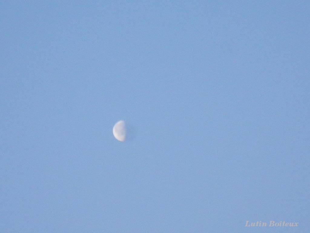 "Coucher de lune" dans un drap d'azur!