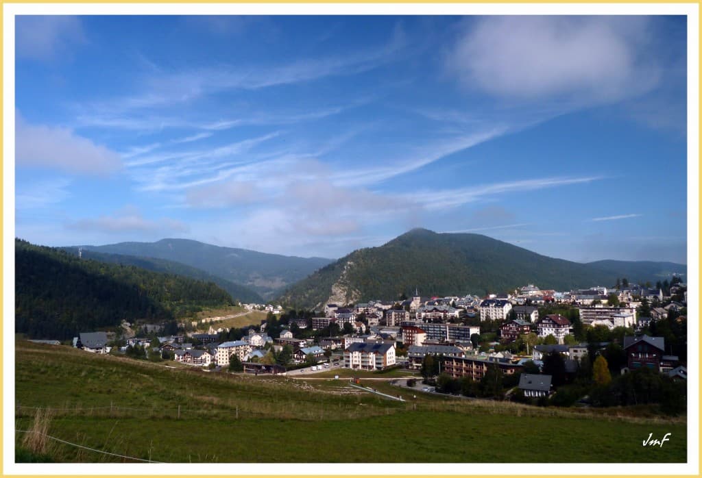 la brume s'estompe le bleu revient