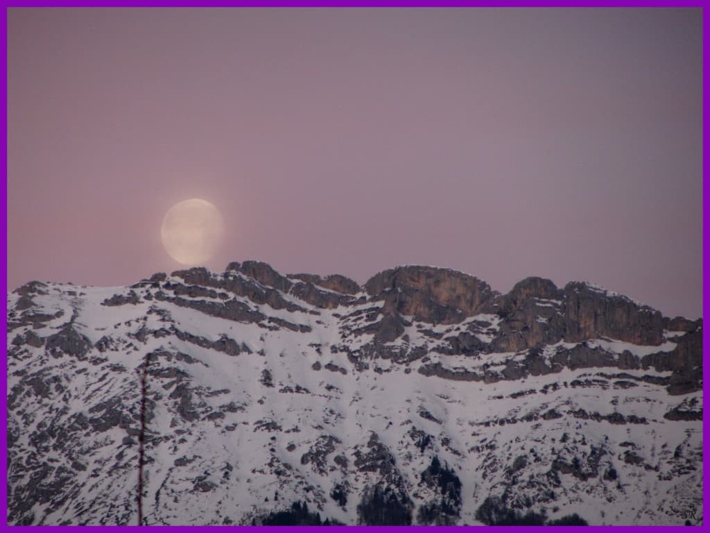 Pleine lune en équilibre 