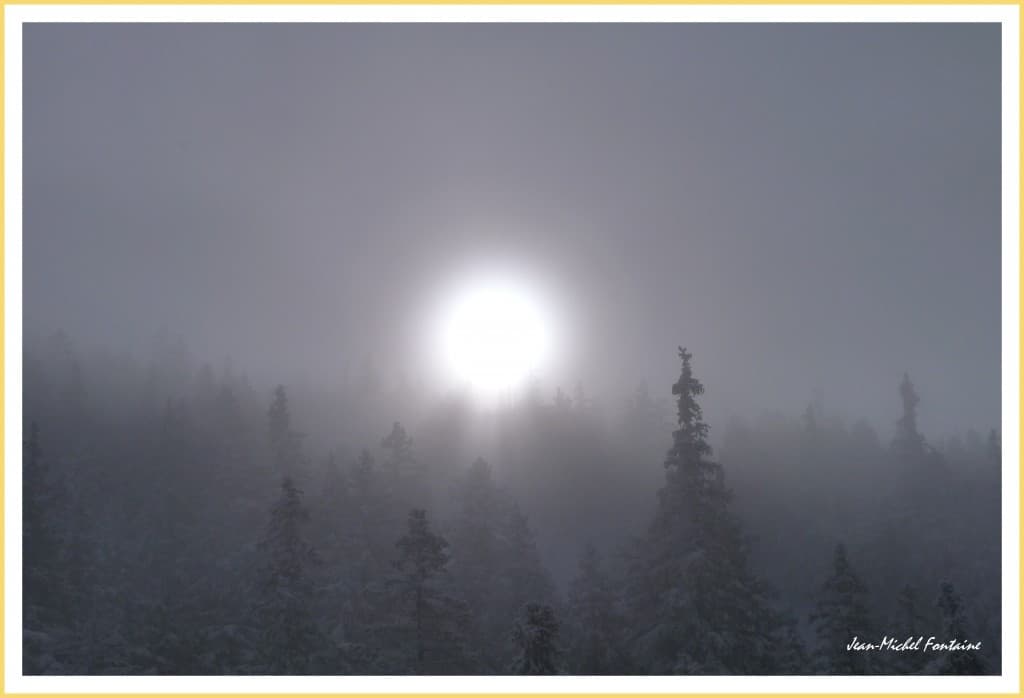 soleil à la limite du stratus