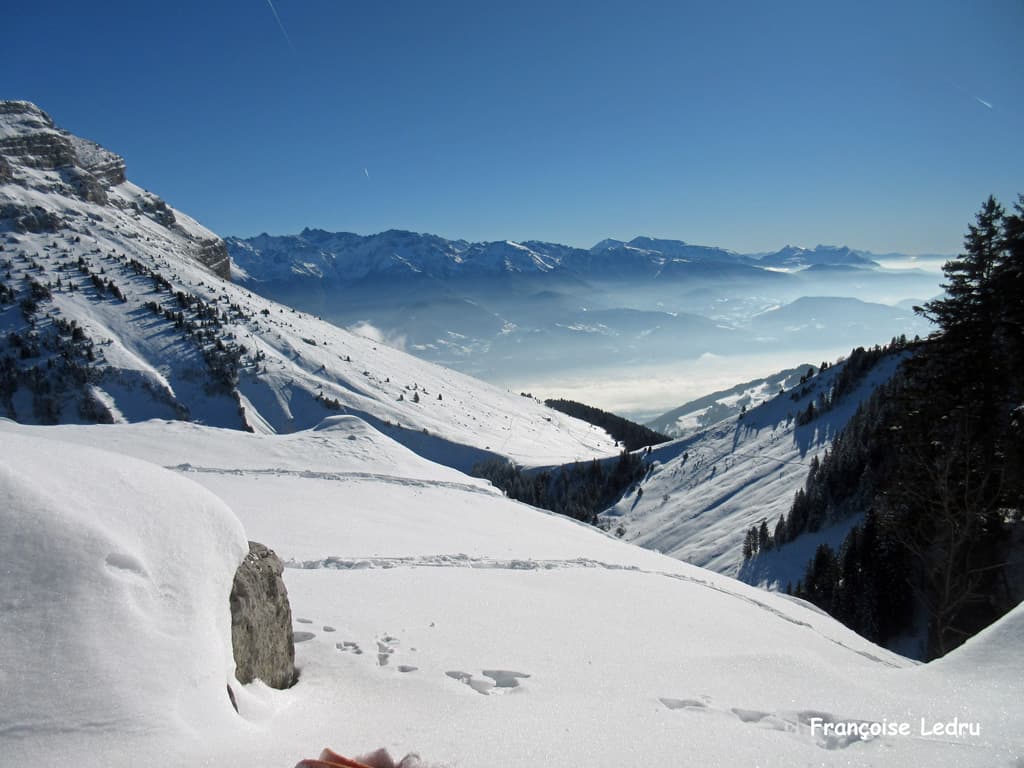 Dent de Crolles, vallée embrumée