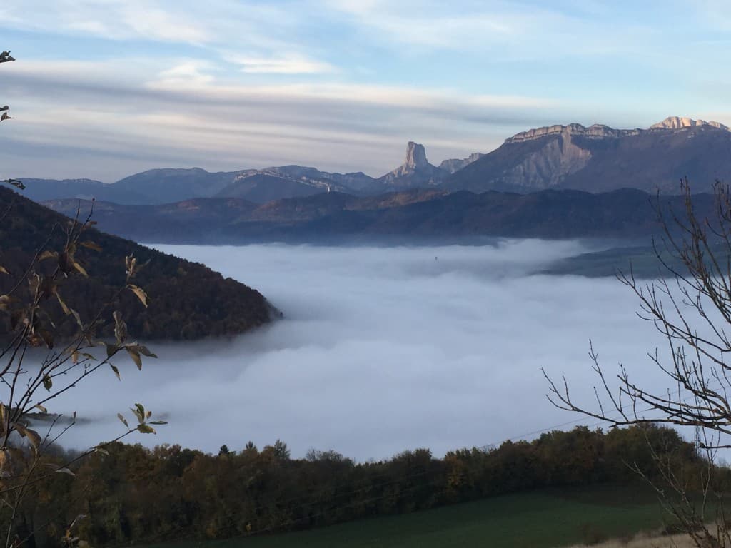 LAC DE MONTEYNARD DANS LA BRUME