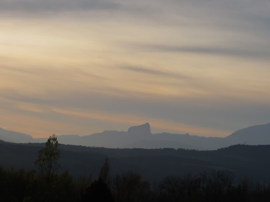 zoom sur le Mont Aiguille 