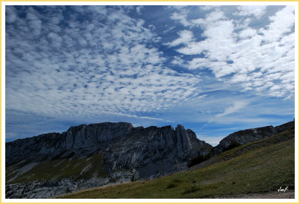 beau avec altocumulus