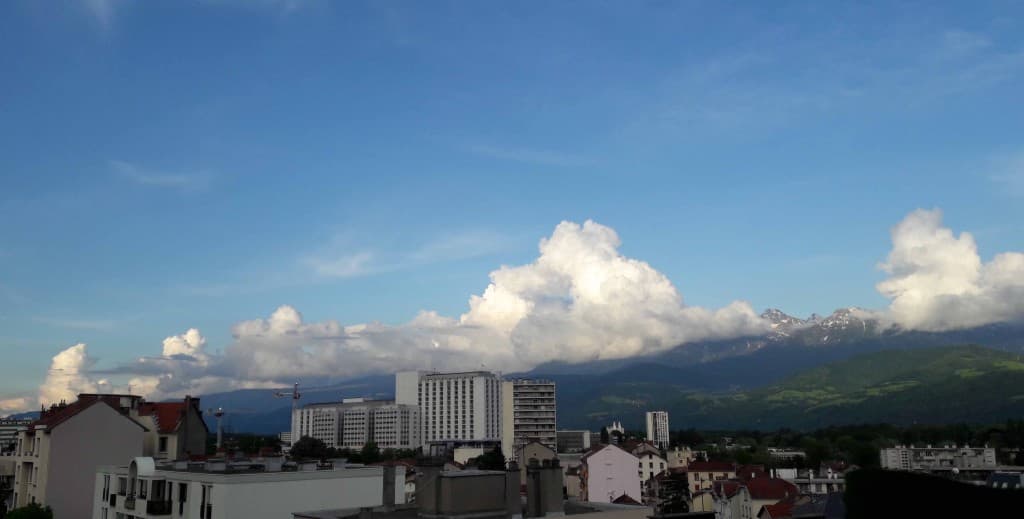 Belledonne dans les nuages 
