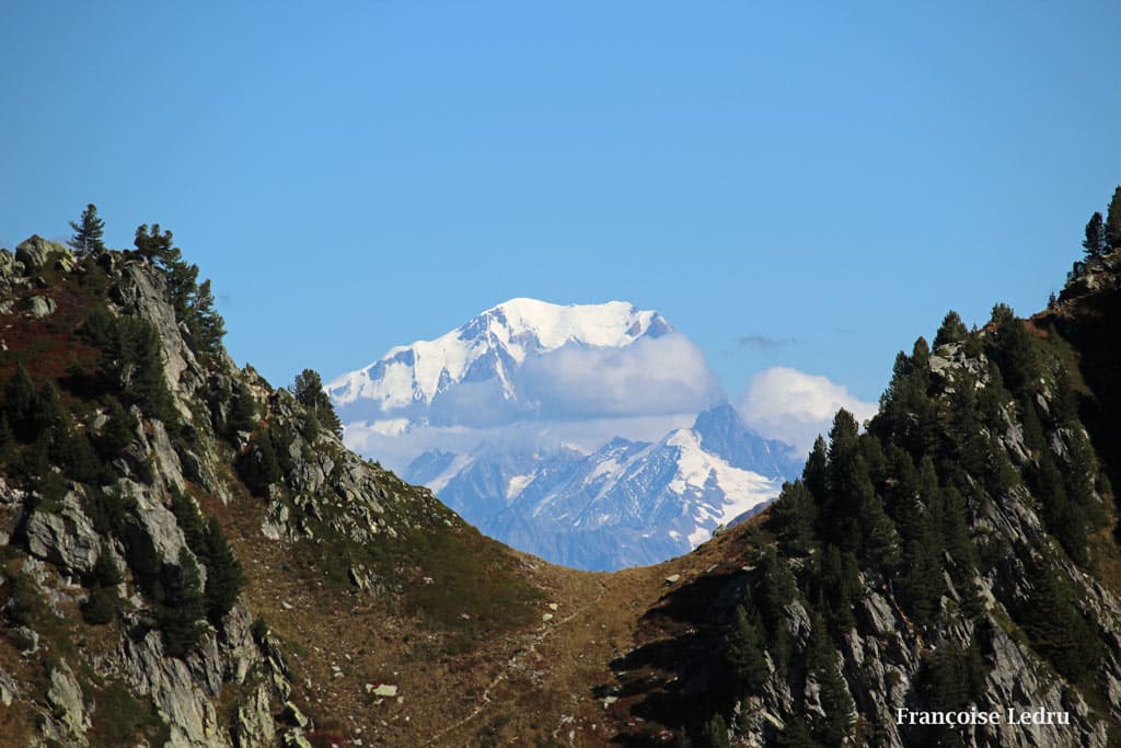 Le Mont Blanc à travers le col du Fort