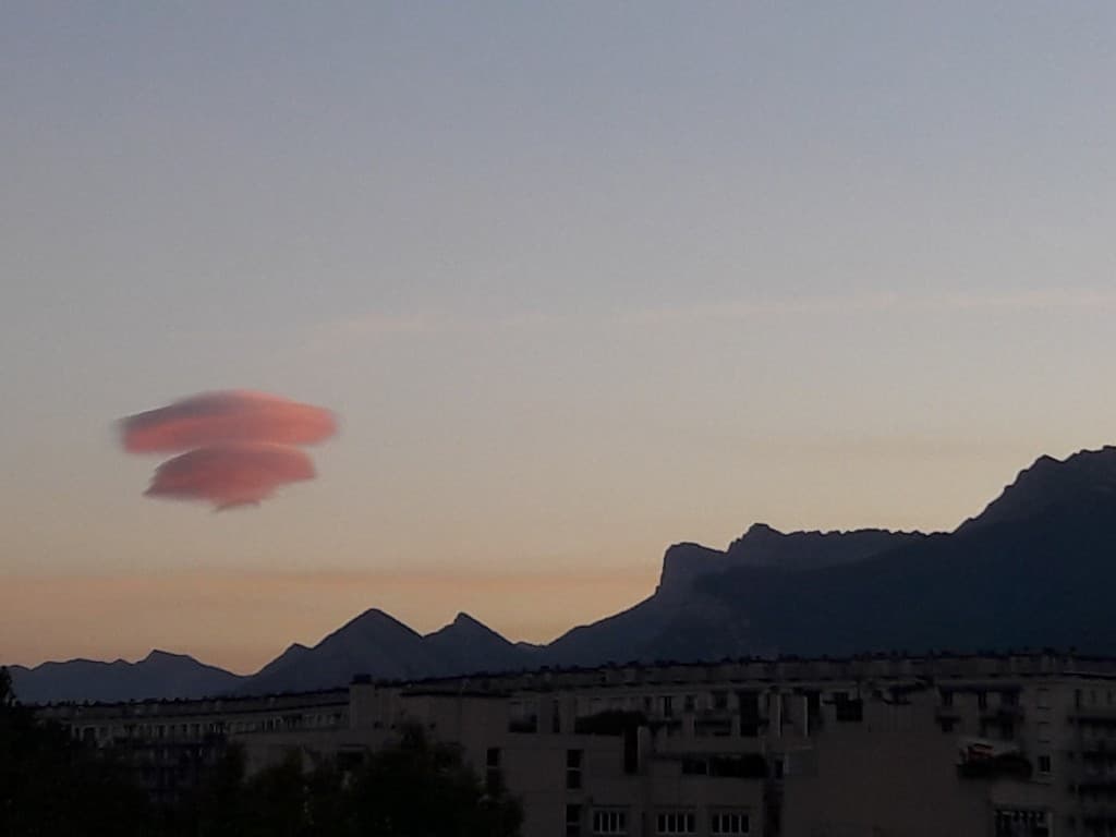OVNI dans le ciel de Grenoble ?