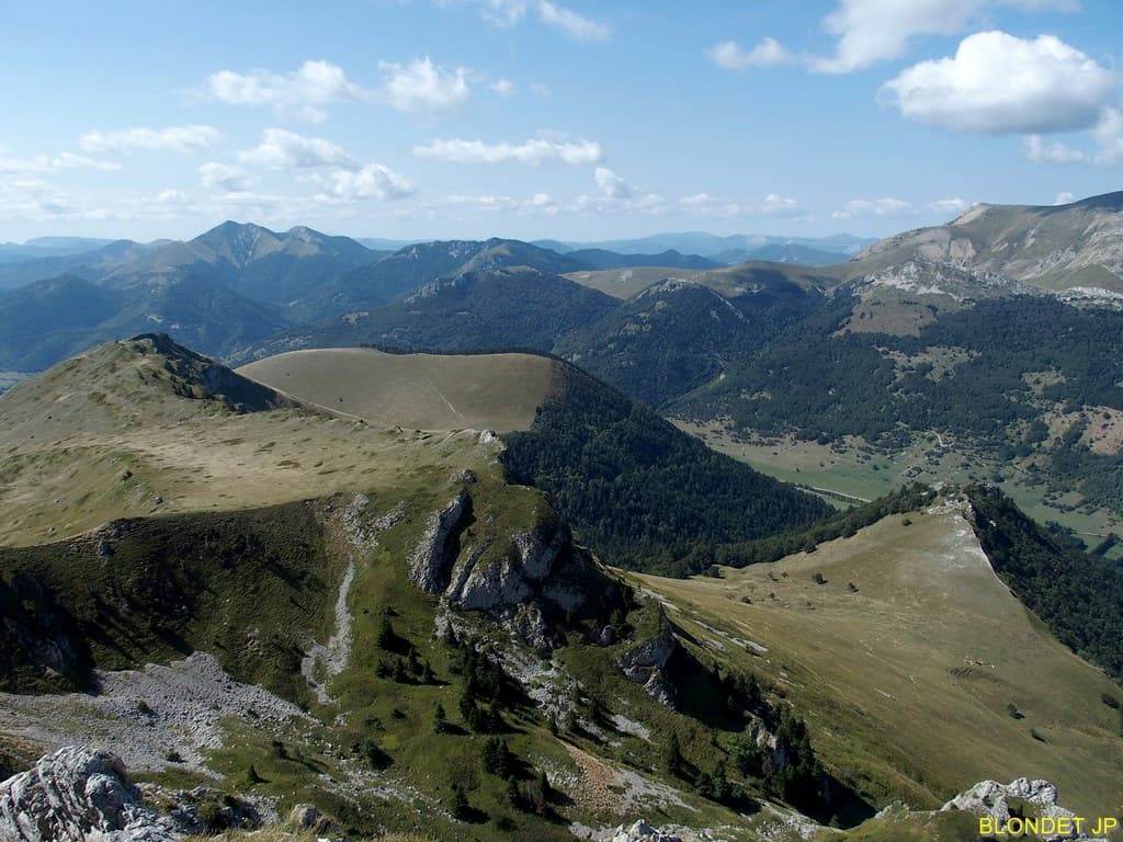 Vue sur le Col de la Croix Haute