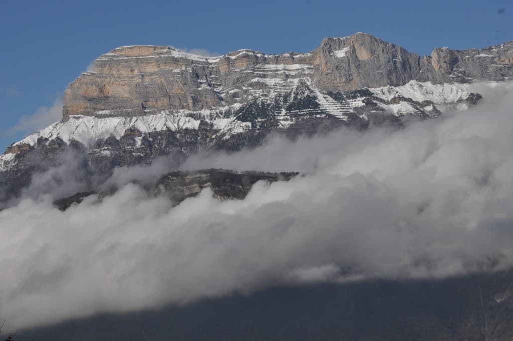 Jeu de nuages sur la Dent de Crolles. MG