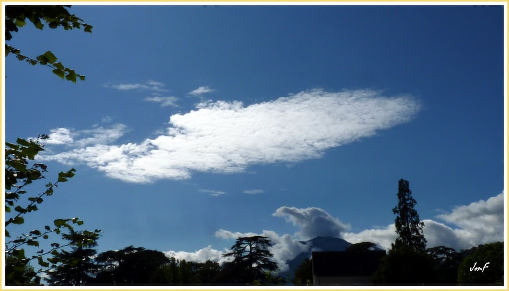 lenticulaire dans un ciel de marge