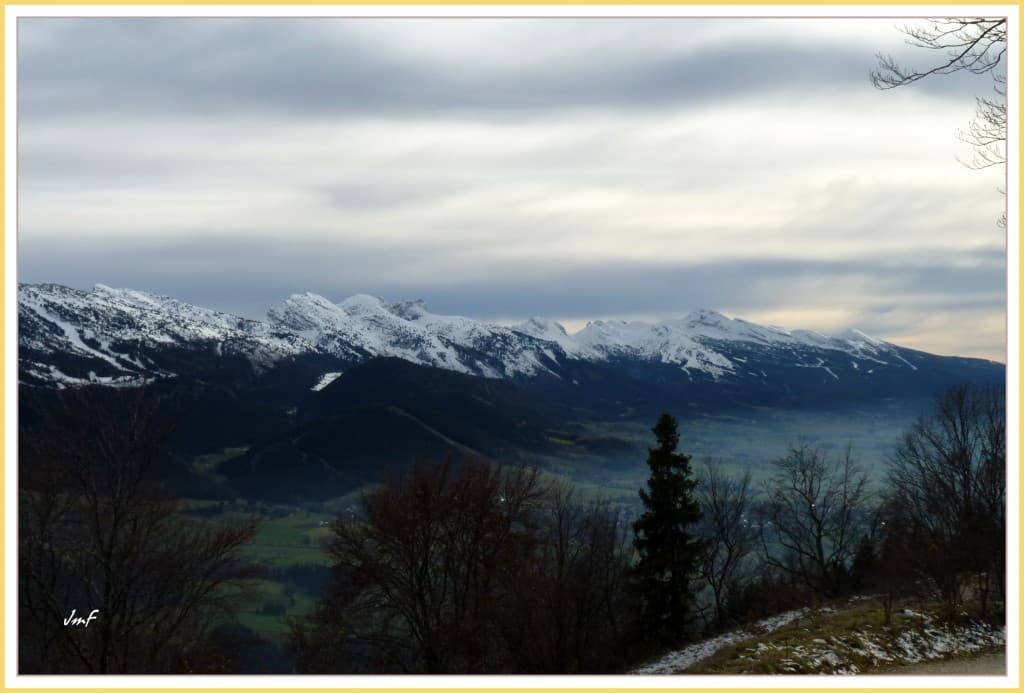 voilé par altostratus au Sud