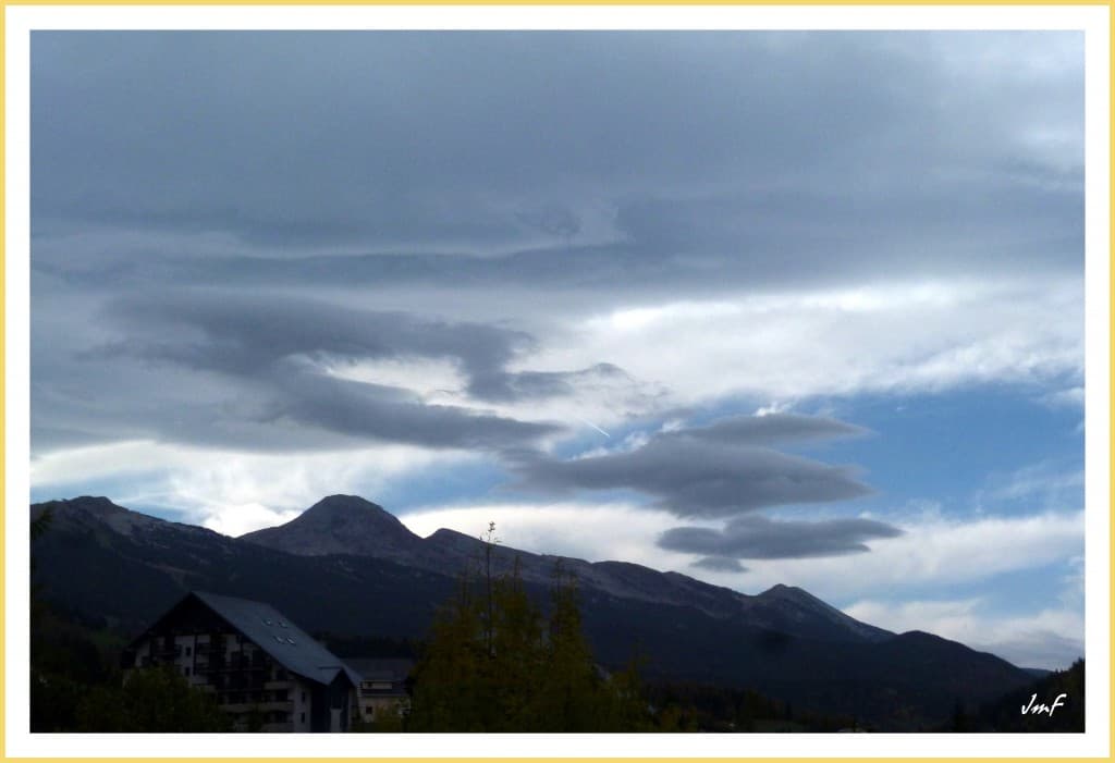 lenticulaire dans un fort courant de Sud